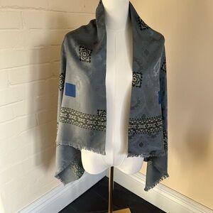 Silk Jacquard Shawl in Elegant gray